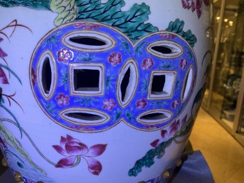 A Chinese famille rose 'ducks in a lotus pond' garden seat, 19th C.